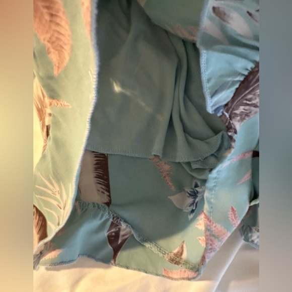 Blue Blush Womens Tropical Flora Print
Short Sleeve Ruffle Hem Romper Size S - Picture 7 of 8